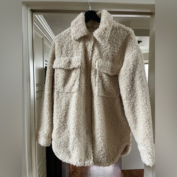 GARAGE COZY TEDDY JACKET🤍 - Picture 1 of 5